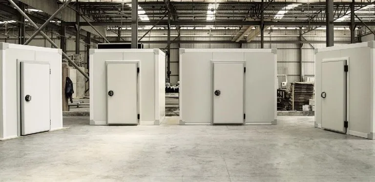 مزایای استفاده از ساندویچ پانل پلی‌یورتان در صنعت سردخانه‌سازی