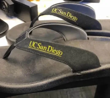 دمپاییهای لاانگشتی پلییورتانی زیستتخریبپذیر تهیه شده از روغن جلبک