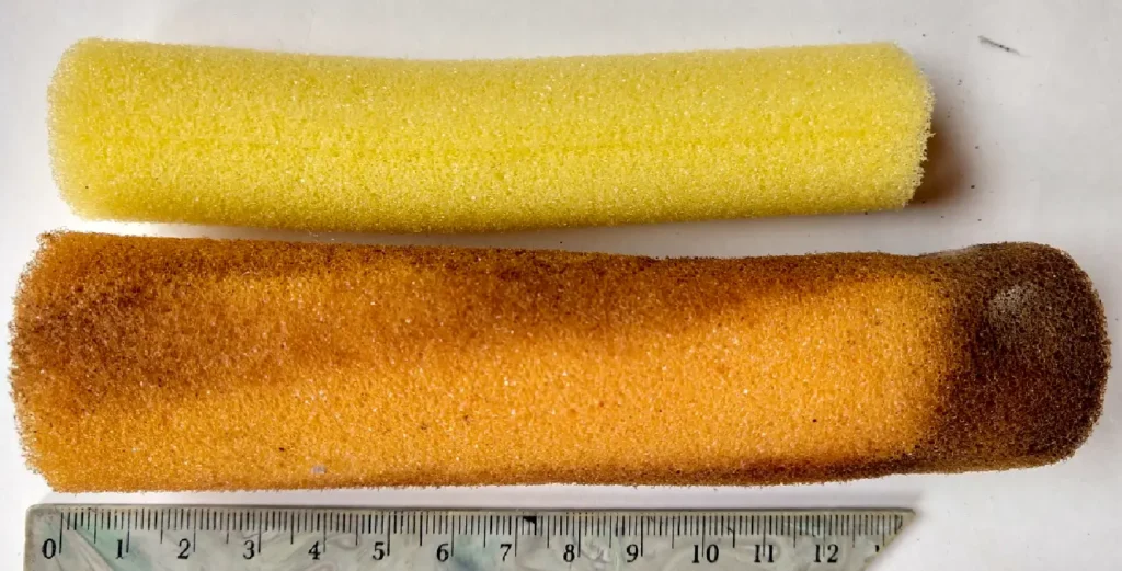 شکل1. فوم‌ پلی یورتان قبل از استفاده به عنوان فیلتر پساب (در بالا) و پس از ۷ ماه استفاده (در پایین).